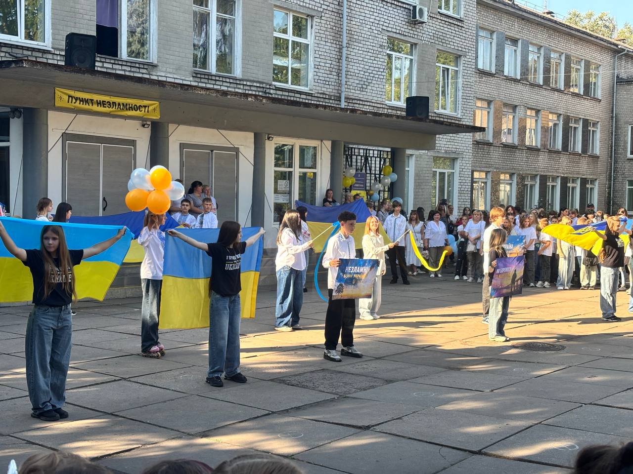 🔔 Сьогодні у Ліцеї №26 пролунав перший дзвоник — яскравий старт нового навчального року! 📚✨